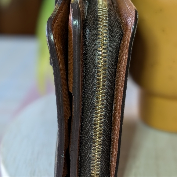 Louis Vuitton Vtg Monogram Compact Zip Around Bi aFold Wallet - Picture 11 of 16